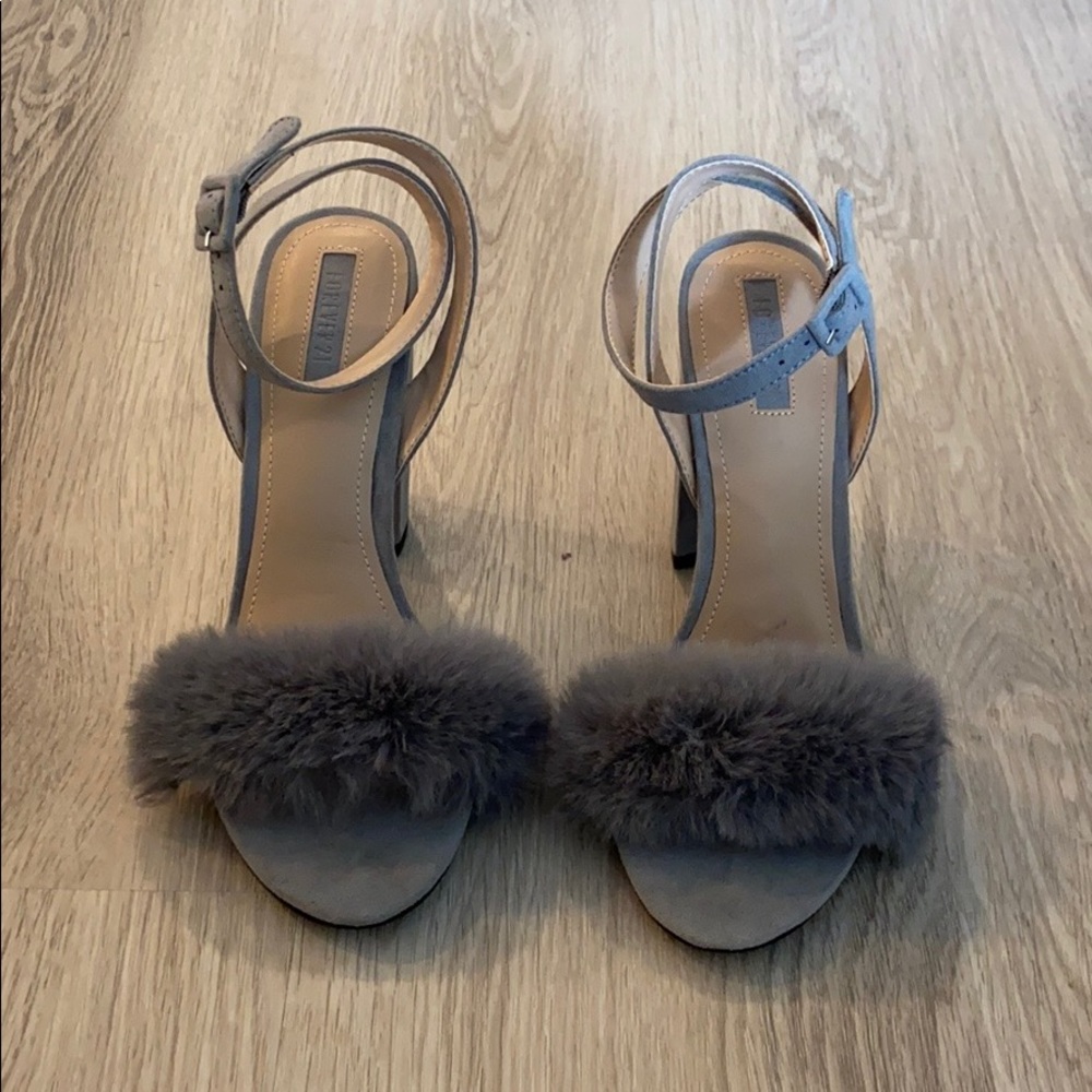 NWOT block fur heel